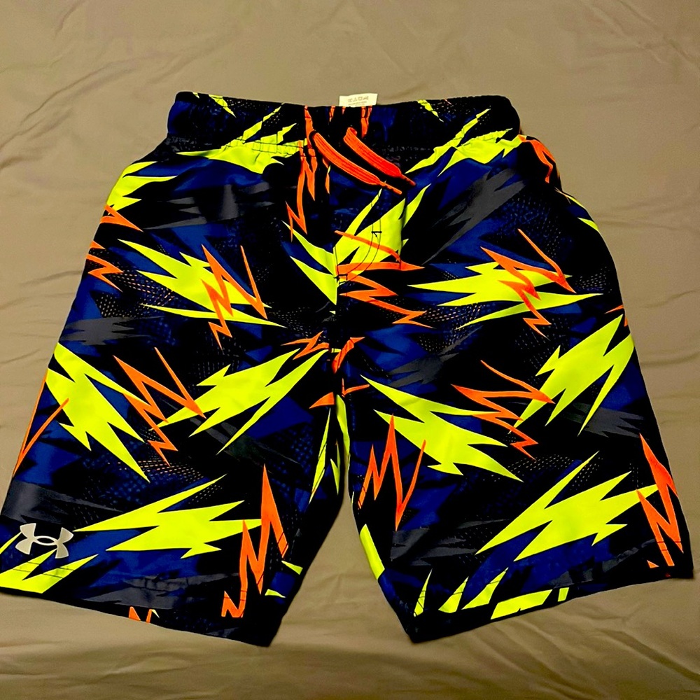 Boys M Under Armour swim trunks
